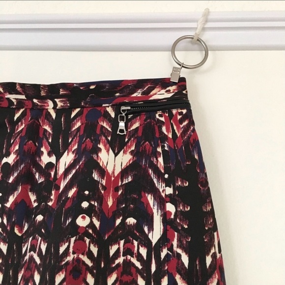 H&M dark abstract print mini skirt with faux leather trim - Picture 2 of 14